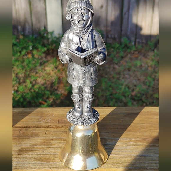 Michael Ricker The Caroler Boy Bell - Picture 4 of 9